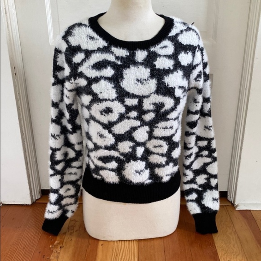Black and White Patterned Sweater Small